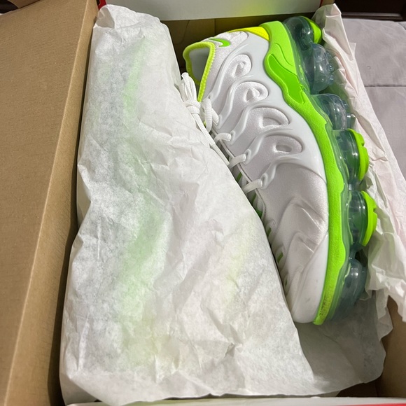 Nike Air Vapormax Plus / WHITE/ELECTRIC GREEN
BLANC/VERT ELECTRIQUE (Size M7) - Picture 3 of 7